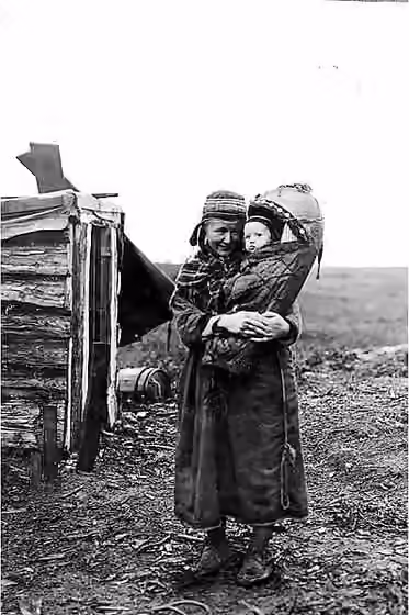 Sámi Americans — PH Coll 323.99 Subjects (LCTGM): Sami (European people)--Clothing & dress--Alaska; Sisters--Alaska; Infants--Alaska; Cradleboards--Alaska Subjects (LCSH): Sara, Ellen; Sara, Berit; Women, Sami--Alaska; Reindeer herders--Alaska