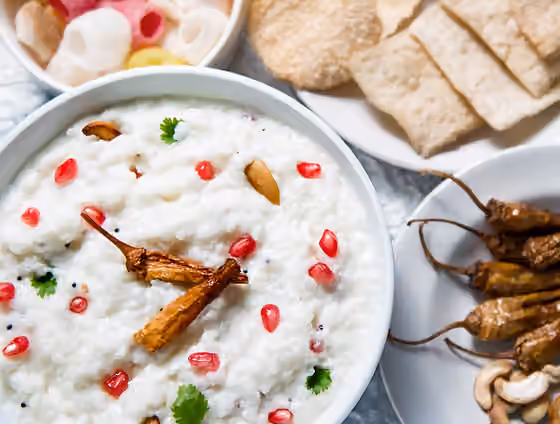 Nasi yogurt — Curd rice with puppads and cashews
