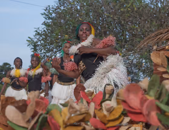 Bikutsi — Une danseuse de Bikutsi en plein envol.