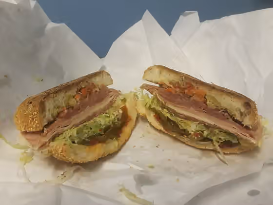 Muffuletta — Muffuletta sandwich