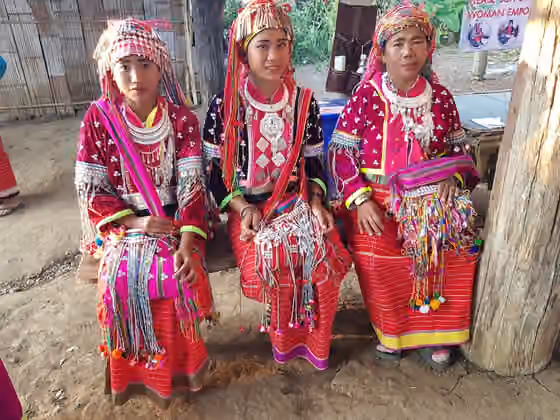 Palaung traditional costume — palaung womwen dressed in traditional attire