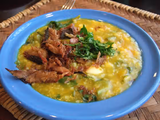 bubur tinutuan — Tinutuan (vegetable rice porridge)