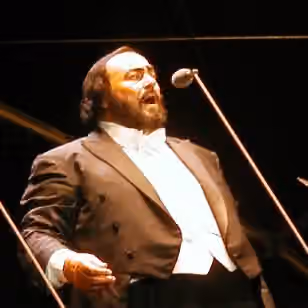 Musik di Italia — Luciano Pavarotti in Vélodrome Stadium, 15/06/02.
