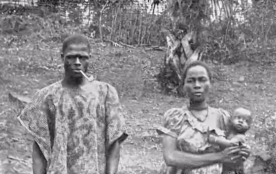 Grebo people — " Papa, Maman, et bébé " : A Grebo man, wife and child (Cape Palmas)