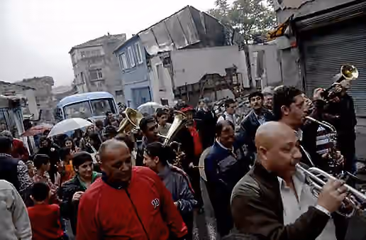 suku Romani — Roma people in Istanbul.