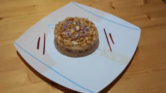 Catalan cuisine — Arròs de Pals amb pollastre i poma