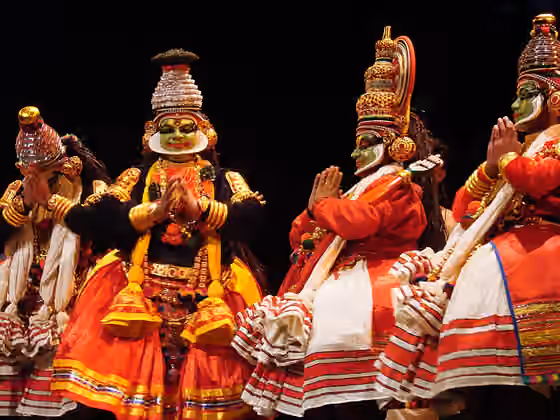 Krishnanattam — Le krishnattam ou krishnanattam – selon la transcription phonétique du sanscrit – une forme spectaculaire rituelle, gardant valeur d’offrande, dans le temple de Guruvayur, au Kerala, se traduirait par « le jeu de Krishna ».