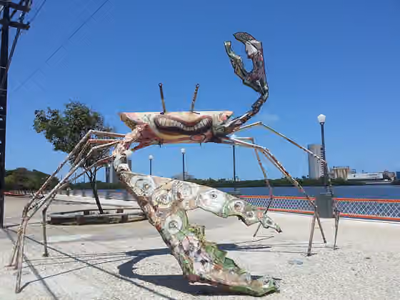 Mangue bit — Estátua Caranguejo com Cérebro ou Caranguejo Elétrico (Chico Science) Monumento ao Manguebeat, Rua da Aurora, Recife, Brazil