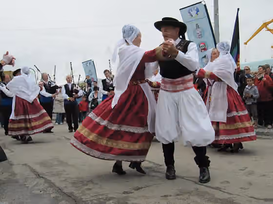 Breton dance — Bagad Adarre de Plougastel