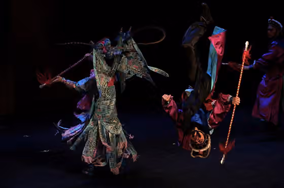 Opera Tiongkok — A en:Shao opera performance of The Limestone Rhyme (石灰吟), a historical play set in the en:Ming dynasty , in en:Shanghai