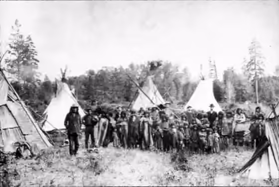 Kutenai — Title: Kutenai group and tepees Notes: Large group of mostly unidentified people.