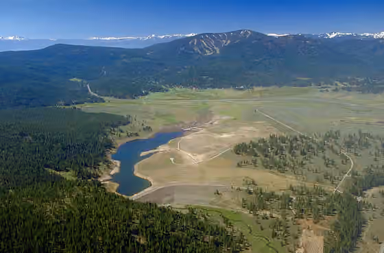 Martis people — Aerial view of Martis Creek Lake and Dam in Nevada and Placer Counties, California, USA.