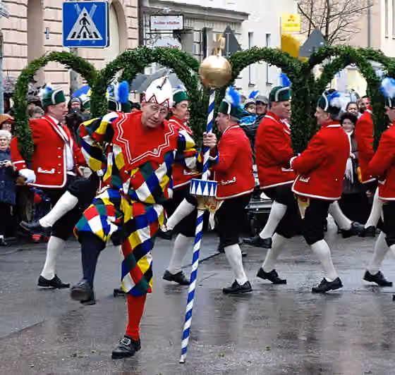 Schäfflertanz — Cooper's dance in Munich