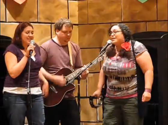 Wizard rock — Wrock band Hawthorn and Hollly performing their song "La La Luna" at LeakyCon 2011.