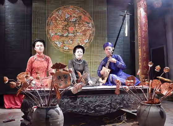 Ca trù — A ca trù performance in Hà Nội.