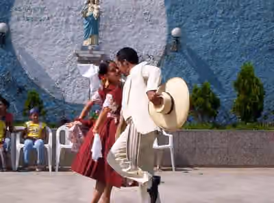 Dance in Peru — Marinera Norteña, the most representative dance from Peru.
