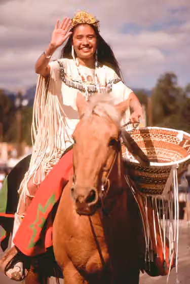 Mescalero — Mescalero-Indianerin bei einem Rodeo, Billy the Kid Trail, New Mexico