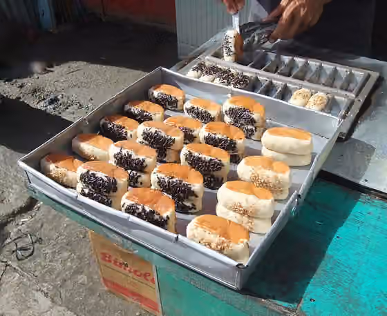 pukis — Kue pancong di pasar Rantepao