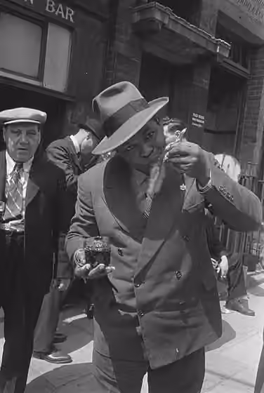 Afro-Dutch people — Collectie / Archief : Fotocollectie Anefo Reportage / Serie : HIE [Holland in England] / Anefo Londen serie Beschrijving : Dutch merchant seamen have been aiding the allied war effort on the seven seas.