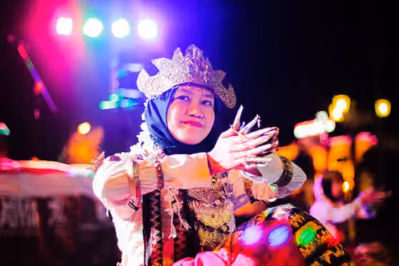 Tari tanggai — This dance represents the grace and hospitality of South Sumatran People which is why this dance are used to welcome honoured guests.