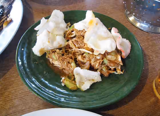 karedok — Karedok, raw vegetables in peanut sauce topped with krupuk bawang (onion crackers), a traditional Sundanese food in Laksana restaurant, Sangkanhurip, Kuningan, West Java.