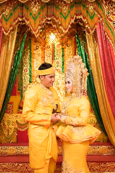 orang Melayu Riau — Traditional Melayu Wedding Dress